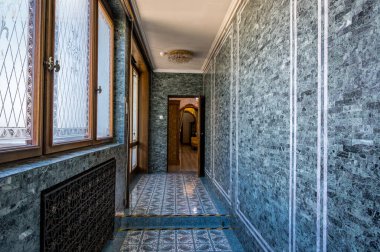 BUCHAREST, ROMANIA - 13 Eylül 2022: Çavuşesku Sarayı veya Çavuşesku Köşkü veya Bahar Sarayı. Komünist lider Nikolay Çavuşesku 'nun evi. Yüksek kalite fotoğraf