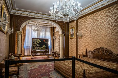 BUCHAREST, ROMANIA - 13 Eylül 2022: Çavuşesku Sarayı veya Çavuşesku Köşkü veya Bahar Sarayı. Komünist lider Nikolay Çavuşesku 'nun evi. Yüksek kalite fotoğraf