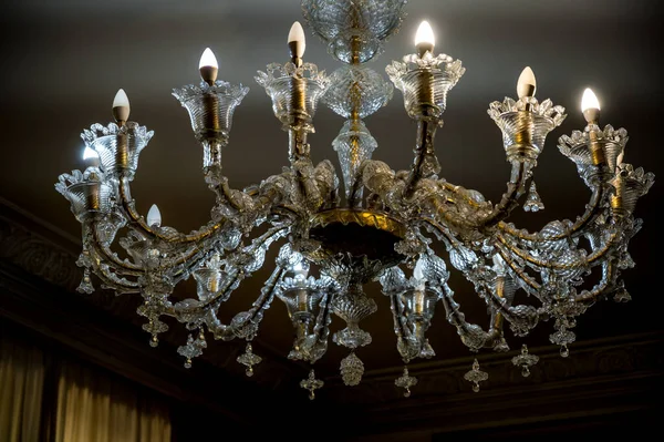 BUCHAREST, ROMANIA - 13 Eylül 2022: Çavuşesku Sarayı veya Çavuşesku Köşkü veya Bahar Sarayı. Komünist lider Nikolay Çavuşesku 'nun evi. Yüksek kalite fotoğraf