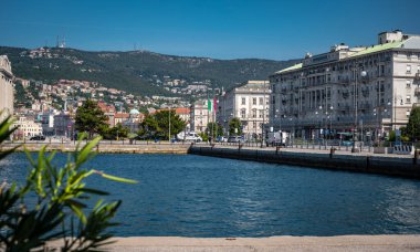 TRIESTE, İtalya - 10 Eylül 2023: Eski Trieste limanı - Porto Vecchio, Kuzeydoğu İtalya. Yüksek kalite fotoğraf