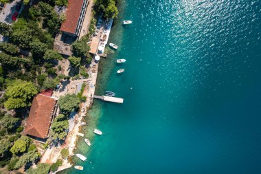 Neum 'un panoramik manzarası, Mimosa Sahili - Plaza Mimoza. Bosna-Hersek 'teki tek kıyı kasabası. - Evet. Yüksek kalite çekim