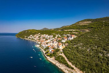 Hırvatistan 'ın Komarna, Peljesac kentinin havadan görüntüsü. Yüksek kalite fotoğraf