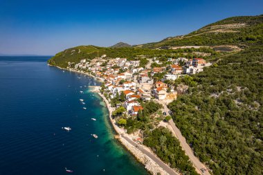 Hırvatistan 'ın Komarna, Peljesac kentinin havadan görüntüsü. Yüksek kalite fotoğraf