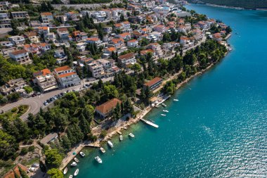 Neum 'un panoramik manzarası, Bosna-Hersek' teki tek kıyı kenti. - Evet. Yüksek kalite fotoğraf