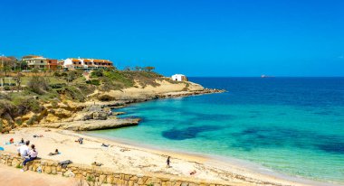 Porto Torres Sardinya 'daki Spiaggia di Balai' nin renkli manzarası. Yüksek kalite fotoğraf. güzel seyahat konsepti