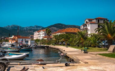 Tivat 'taki marina manzarası. Karadağ. Yüksek kalite fotoğraf