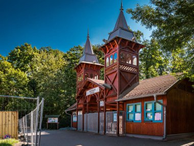  Heviz Spa Sağlık Merkezi 'nin girişi, dünyadaki doğal termal göl. Macaristan. Yüksek kalite fotoğraf