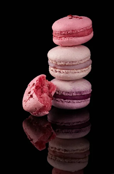 Roze Paarse Macarons Taarten Kleine Franse Taarten Zoete Kleurrijke Franse — Stockfoto