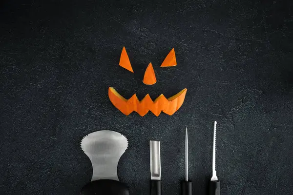 Halloween Pumpa Skära Bitar Läskigt Skratt Skrämmande Snidade Jack Lantern — Stockfoto
