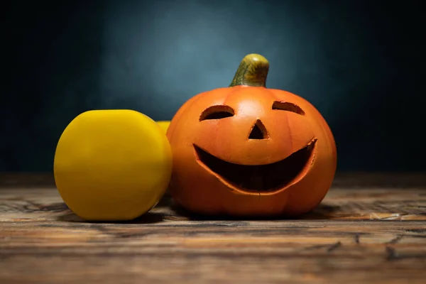 Små Keramiska Halloween Jack Lantern Skrämmande Figurine Pumpa Och Gul — Stockfoto