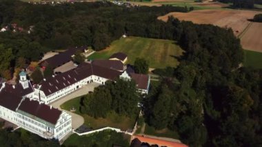 Schloss Scherneck Kalesi 'nde İHA videosu. Bavyera, Almanya.