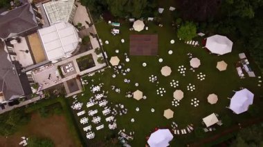 Orman Mekânında Lüks Dekorlu Zarif Açık Hava Etkinliği