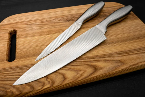 一个伟大厨师的完美工具 一套厨房刀具和切菜板 — 图库照片