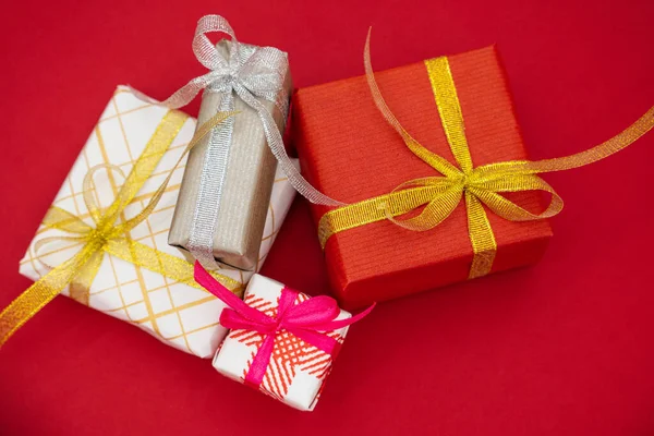 新年快乐 圣诞快乐2023红色礼品盒 用红色背景的礼物近距离创作 — 图库照片