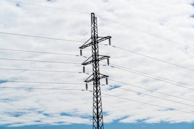 Elektrik hatları ve kuleler. Yüksek voltaj direği.