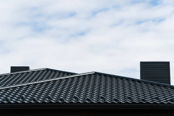 Taket Tillverkat Svarta Metallplattor — Stockfoto
