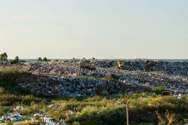 Çevre kirliliği. Büyük bir çöp yığını. Çöp yığını ya da çöp yığını.