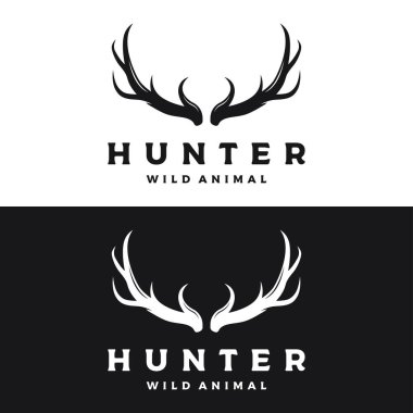 Geyik boynuzları ve klasik geyik kafası logosu. Rozet, geyik avcısı, macera ve vahşi yaşam logosu..