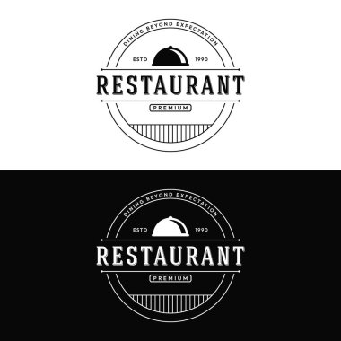 Çatal bıçaklı ve mutfak aletli klasik restoran logosu. İş için logo, etiket, rozet..