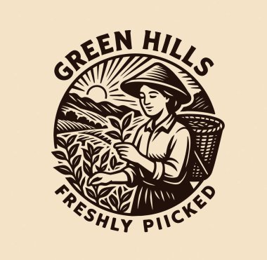 Yeşil tepelerde çay yaprakları toplayan bir kadın.