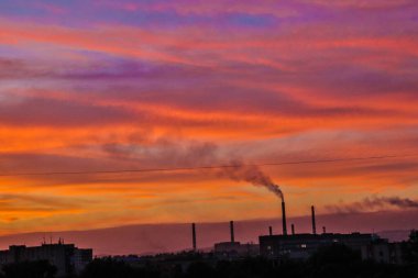Şehrin üzerinde güzel bir gün batımı