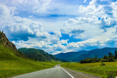 yol yaz dağlarında