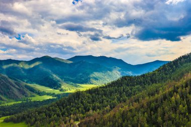 Rusya 'daki Altai Dağları' nı geç.