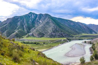 Dağların güzel manzarası