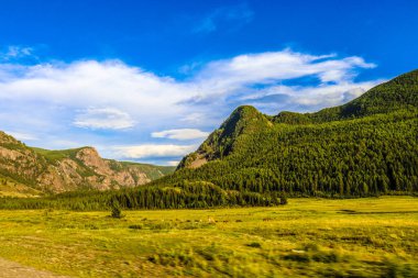 Altai dağlarında yol.