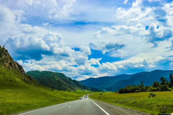 yol yaz dağlarında