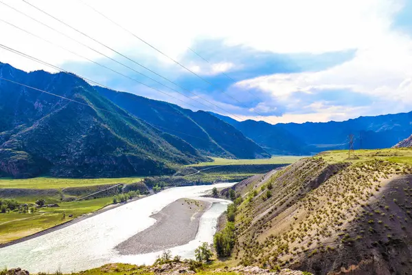 Dağların güzel manzarası