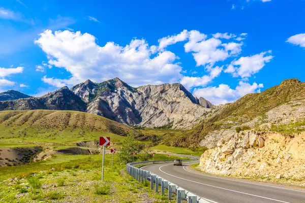 Dağların güzel manzarası