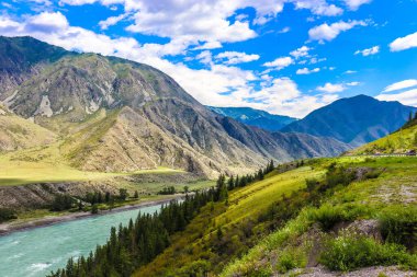 Dağların güzel manzarası