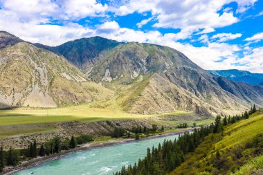 Dağların güzel manzarası
