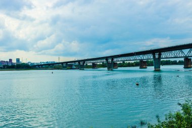 Novosibirsk 'teki köprü manzarası