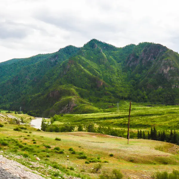Dağlardaki yol.