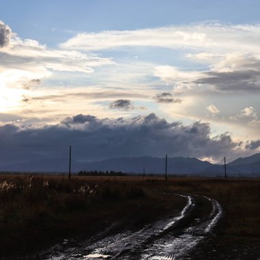 Dağlarda gün batımı