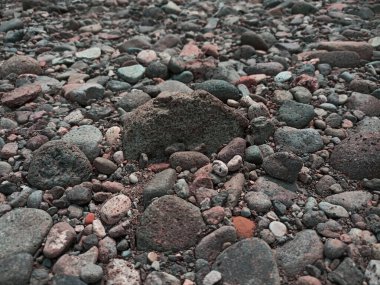 Gündüzleri bir kaya parçası