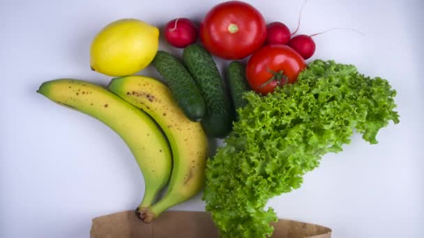 Zastavit Pohyb Nákupní Taškou Zeleniny Ovoce Obchodu Potravinami Bílém Pozadí — Stock video