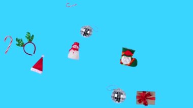 Noel balolarının, Noel Baba şapkasının, şeker kamışının ve kardan adamın tekrarlanan animasyonları ve mavi arka planda hediyeler, tatil şablonu, yeni yıl konsepti