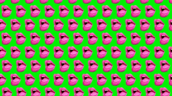 Yeşil arka planda kadın dudaklarının ya da ağzının son moda renkli tekrarlama şekli. Yüksek kalite fotoğraf
