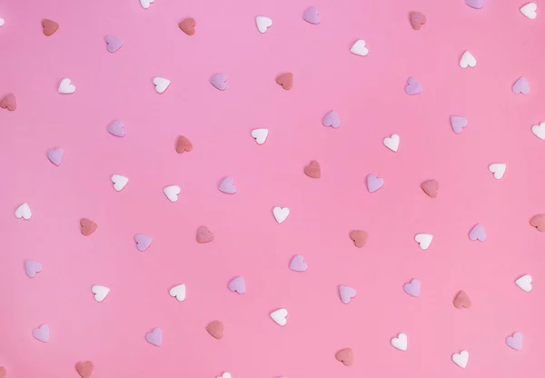  Pembe arka plandaki kalplerin arkaplanı. Bir partinin, yıldönümünün, sevgililer gününün pembe renklerle kutlanması.. 