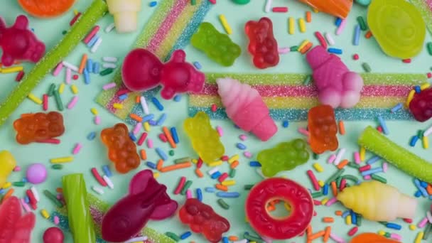 Rotierender Hintergrund Verschiedener Gelee Bonbons Bären Donuts Bonbons Streuseln Dragees — Stockvideo