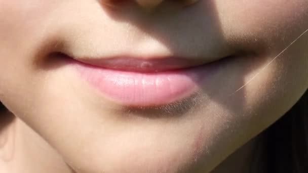 Lábios Menina Sorrindo Livre Close Imagens Alta Qualidade — Vídeo de Stock