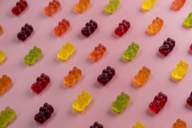  Çeşitli jöleli şekerlerin, ayıların arka planı, yakın çekim üst görünümü. 