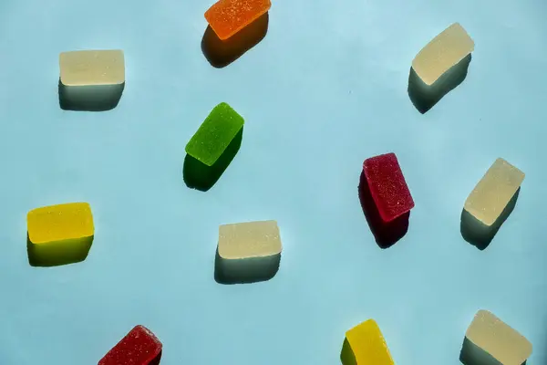  Çeşitli jöleli şekerlerin, şekerlemelerin, yakın plan konsept doğum günü partilerinin veya kutlamaların arka planı . 