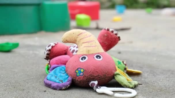 Childrens Dirty Wet Toy Toy Lying Playground Concept Lost Childhood — Stock video