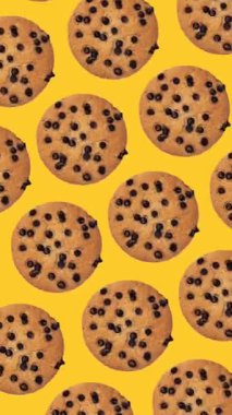 Moda yemek animasyonu, döngülü arka plan veya çikolata damlalı dönen kurabiyelerin sarı arka plan üzerindeki deseni.