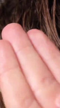 El ve avuçlarındaki kıllar için balmumu sürüp, önceden ısıtıyorsunuz. Yüksek kaliteli HD görüntüler