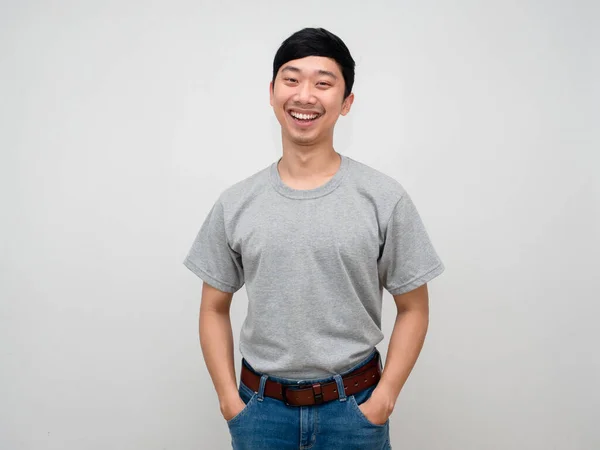 Positif Beau Asiatique Homme Gris Chemise Stand Mains Dans Poche — Photo